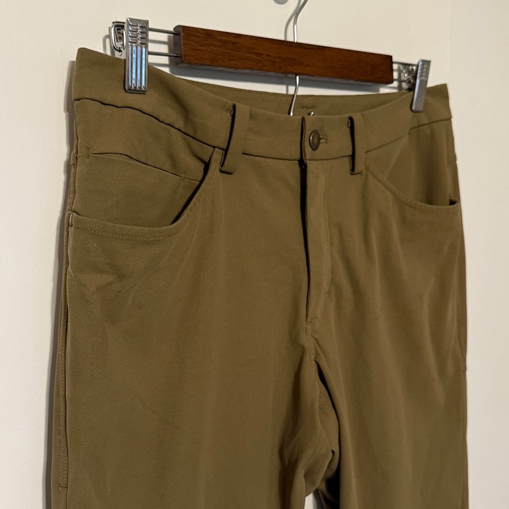 Lululemon ABC Pant Men 30x32 Tan Classic Fit Warpstreme Stretch Chino LM5335SE - Picture 2 of 13